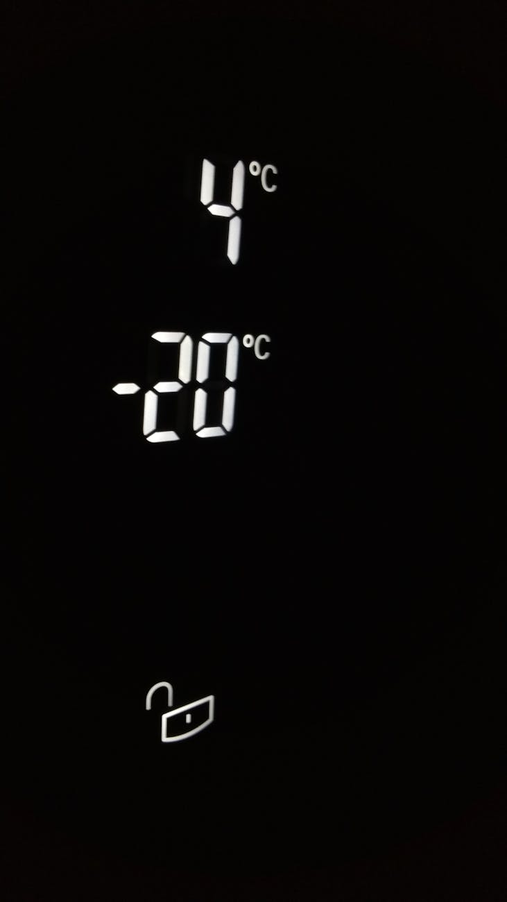 Close-up of electronic screen showing 4°C and -20°C in white digits
